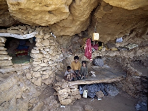 Socotra Prints: A spacious rock shelter dwelling of a pastoral Bedu