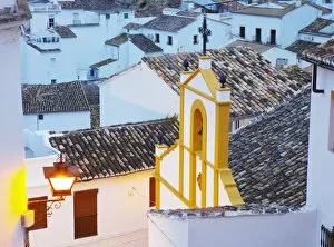 Spain, Andalucia, Setenil, view over church at dusk