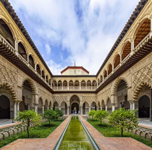 Images Dated 10th January 2019: Spain, Andalusia, Seville. El Real Alcazar de Sevilla, the Courtyard of the Maidens