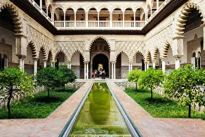 Images Dated 10th January 2019: Spain, Andalusia, Seville. El Real Alcazar de Sevilla, the Courtyard of the Maidens