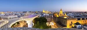 Images Dated 7th August 2014: Spain, Andalusia, Seville. Metropol Parasol structure and city at dusk