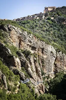 Spain, Aragon, Huesca, View of Alquezar from the Vero river