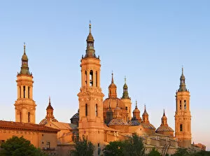 Images Dated 30th September 2013: Spain, Aragon Region, Zaragoza, Basilica del Pilar at sunrise