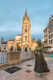 Images Dated 17th September 2018: Spain, Asturias, Oviedo. Cathedral of San Salvador, and the Statue of La Regenta