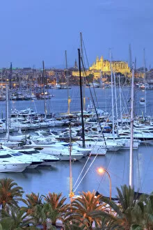 Images Dated 4th January 2012: Spain, Balearic Islands, Mallorca, Palma de Mallorca, view of Harbour and Old Town