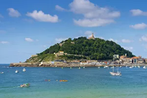 Images Dated 15th March 2019: Spain, Basque Country, San Sebastian (Donostia). view of town and Concha bay