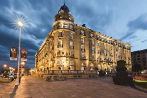Spain, Basque Country, San Sebastian (Donostia). The luxury Maria Cristina Hotel at dusk
