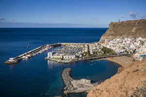 Spain, Canary Islands, Gran Canaria Island, Puerto de Mogan, marina view with Hotel