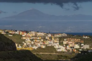 Spain, Canary Islands, La Gomera, San Sebastian de la Gomera, town view with Pico
