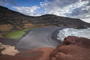Spain, Canary Islands, Lanzarote, El Golfo, view of the Charco de los Clicos pool