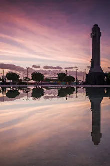 Spain, Canary Islands, Tenerife, Santa Cruz de Tenerife, Plaza de Espana, city reflection