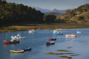 Spain, Cantabria Region, Cantabria Province, San Vicente de la Barquera, river estuary