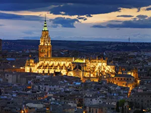 Spain, Castile La Mancha, Toledo, Cathedral of Toledo, Overview of city at dusk, UNESCO