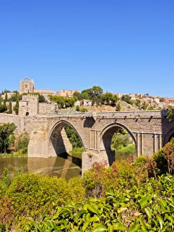 Spain, Castile La Mancha, Toledo, San Martins Bridge and Tagus River
