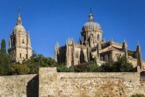 Images Dated 29th June 2022: Spain, Castile and Leon, Salamanca, Calle San Pablo, The Cathedral and the city walls