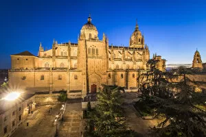 Images Dated 29th June 2022: Spain, Castile and Leon, Salamanca, Cathedral, The Plaza de Anaya at night