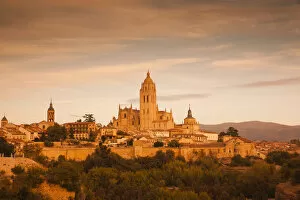Images Dated 1st March 2012: Spain, Castilla y Leon Region, Segovia Province, Segovia, town view with Segovia Cathedral