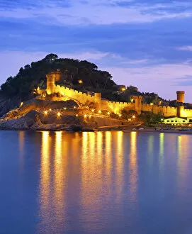 Images Dated 30th September 2013: Spain, Catalonia, Costa Brava, Tossa de Mar, Overview of bay and castle at dusk
