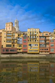 Images Dated 6th October 2008: Spain, Catalunia (Catalunya), Girona, River Onyar