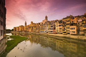 Images Dated 6th October 2008: Spain, Catalunia (Catalunya), Girona, River Onyar