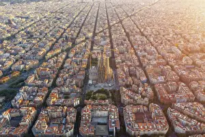 Spain, Catalunya, Barcelona, Aerial view of Eixample district and Sagrada Familia