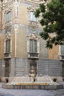 Spain, Comunidad Valenciana, Valencia, Fountain in front of the Ceramics Museum