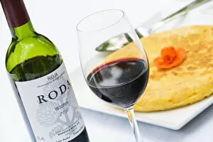Images Dated 23rd June 2015: Spain, La Rioja, Haro. Lunch at Roda, a modern Rioja winery
