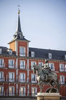 Images Dated 31st May 2022: Spain, Madrid, Plaza Mayor, Felipe III statue in the centre of Plaza Mayor