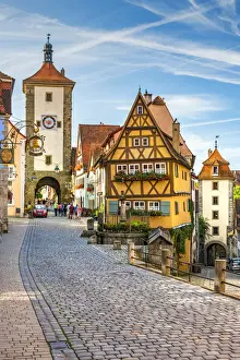 Spitalgasse street with Plonlein half-timbered building in the middle and Siebers