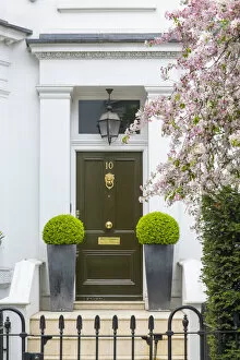 Images Dated 3rd May 2022: Spring blosson and door, Kensington, London, England, UK