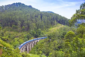 Sri Lanka, Ella, Train on Nine Arches bridge