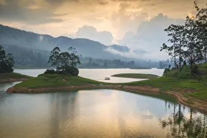 Central Province Prints: Sri Lanka, Hatton, Castlereagh Lake