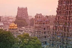 Images Dated 22nd December 2008: Sri Meenakshi Temple, sunset, Madurai, Tamil Nadu, India