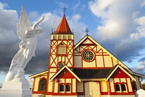 Images Dated 13th January 2014: St Faiths Anglican church at Ohinemutu on Lake Rotorua, North Island, New Zealand
