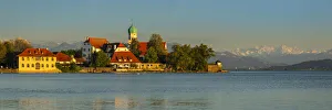 St. Georg church and castle on peninsula, Wasserburg, Lake Constance, Swabia, Bavaria