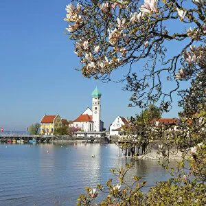 Images Dated 19th May 2022: St. Georg church and castle on peninsula, Wasserburg, Lake Constance, Swabia, Bavaria, Germany