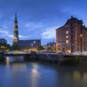 St Katharinen Church and warehouses of Speicherstadt (UNESCO World Heritage Site)