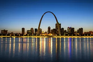 Images Dated 29th November 2016: St. Louis Skyline at Night, Missouri, USA