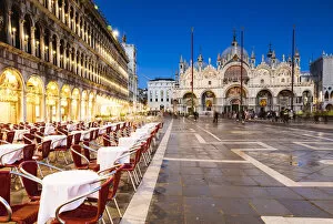 Images Dated 25th January 2019: St Marks square at dusk, Venice, Italy