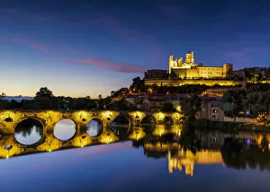 Images Dated 30th July 2018: St. Nazaire & Pont Vieux at Night, Beziers, Occitanie, France