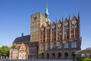St. Nicholas Church & St. Nicholas Church, Alter Markt, Stralsund, Baltic Coadt St. Nicholas Church & St. Nicholas Church, Alter Markt, Stralsund, Baltic Coadt