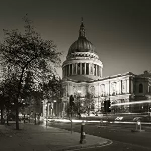 Images Dated 8th January 2010: St. Pauls Cathedral, London, England