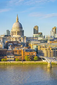 Images Dated 11th October 2021: St. Pauls Cathedral & Millennium bridge, London, England, UK