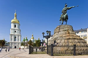 Images Dated 28th October 2008: St. Sophia Cathedral & Bohdan Khmelnytsky Statue, Kiev, Ukraine