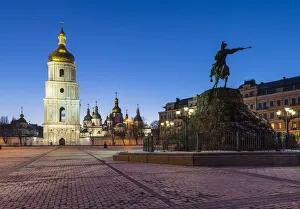 St. Sophias Cathedral and Bell Tower, Sofiyivska Square, Kiev (Kyiv), Ukraine