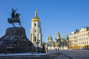 Ukraine Collection: St. Sophias Cathedral and Bell Tower, Sofiyivska Square, Kiev (Kyiv), Ukraine