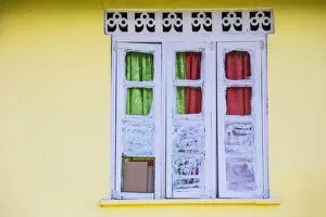 Images Dated 10th February 2018: St Vincent and The Grenadines, Union Island, Clifton, Colourful windows
