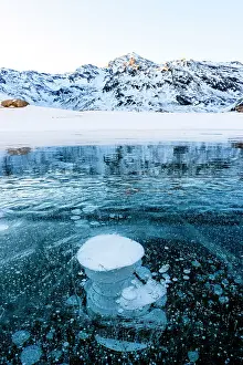 Circle Prints: Stacks of methane bubbles trapped in the icy lake Montespluga