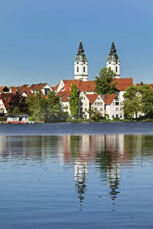Images Dated 17th September 2021: Stadtsee Lake and und Collegiate church of St. Peter, Bad Waldsee, Upper Swabia