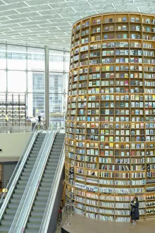 Woman Gallery: Starfield Library in COEX Mall, Seoul, South Korea